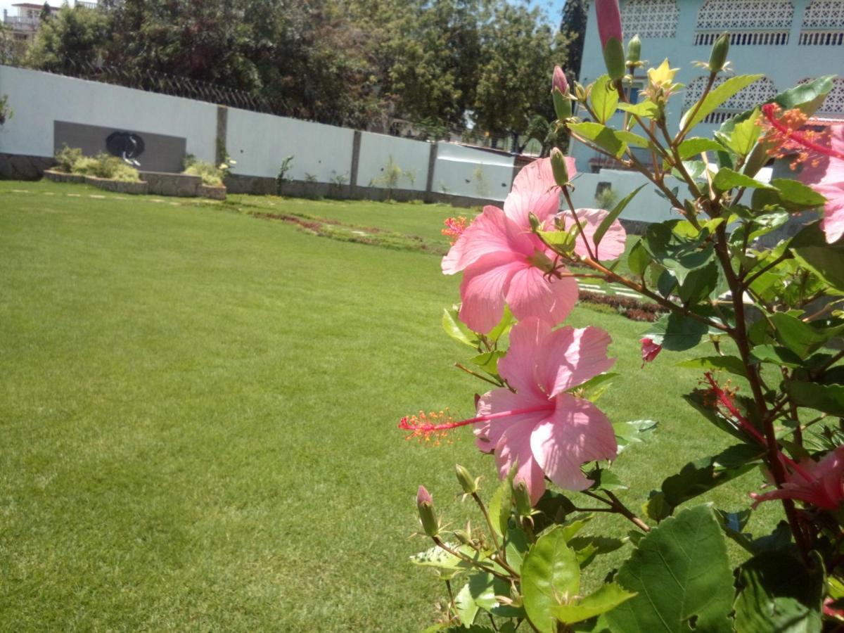 Chamiachi Hotel & Apartments Bamburi Kültér fotó