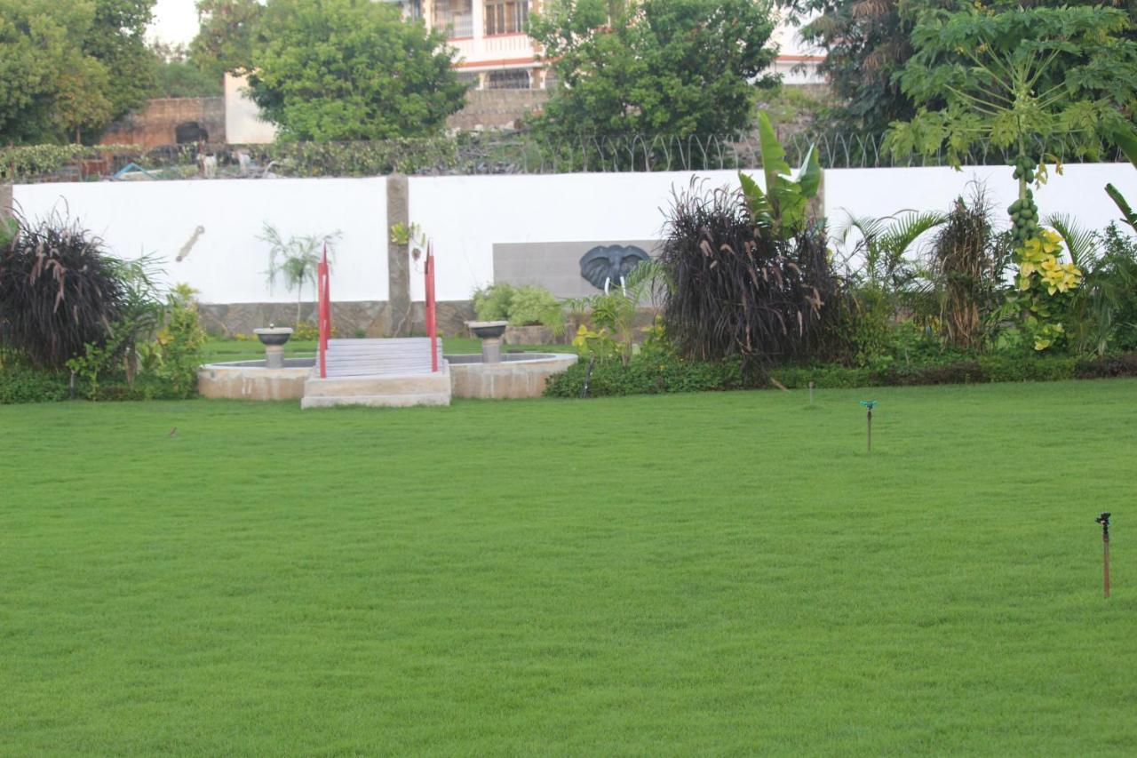 Chamiachi Hotel & Apartments Bamburi Kültér fotó